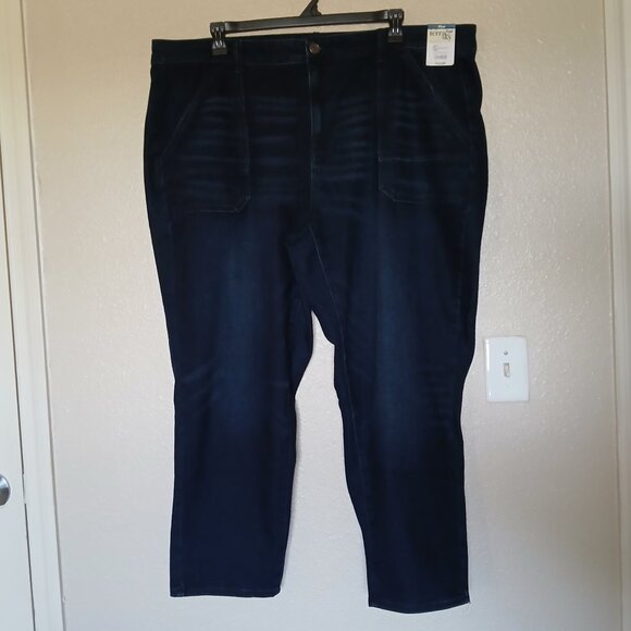 Terra & Sky Women's 24W Plus Size Chop Pocket Straight Leg Jeans - Picture 4 of 8